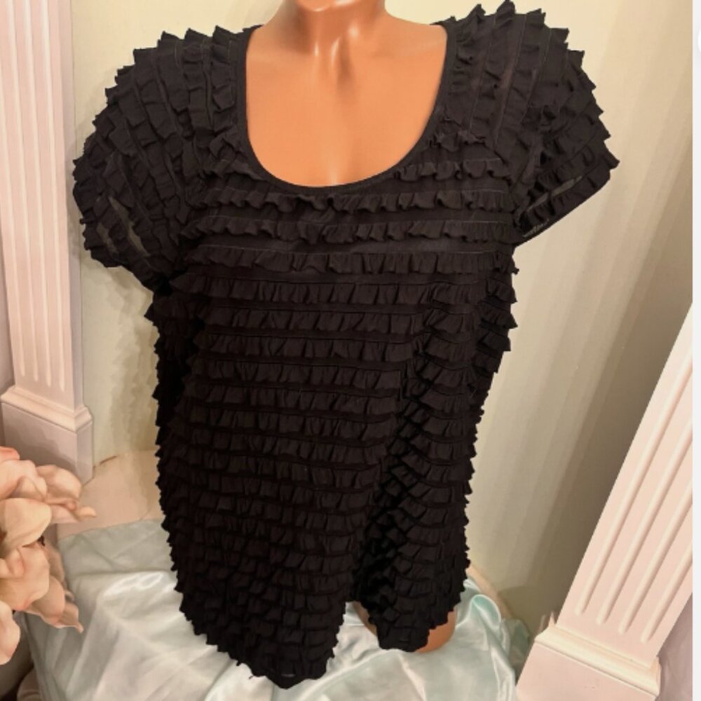 Moa Moa. Sz 1X. Black Ruffled Top. USA Pullover. Cap Sleeves. Scoop Neck. B65